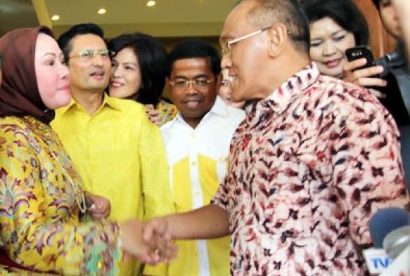 Ratu Atut Dipertahankan, Golkar Dituding Pro Koruptor 